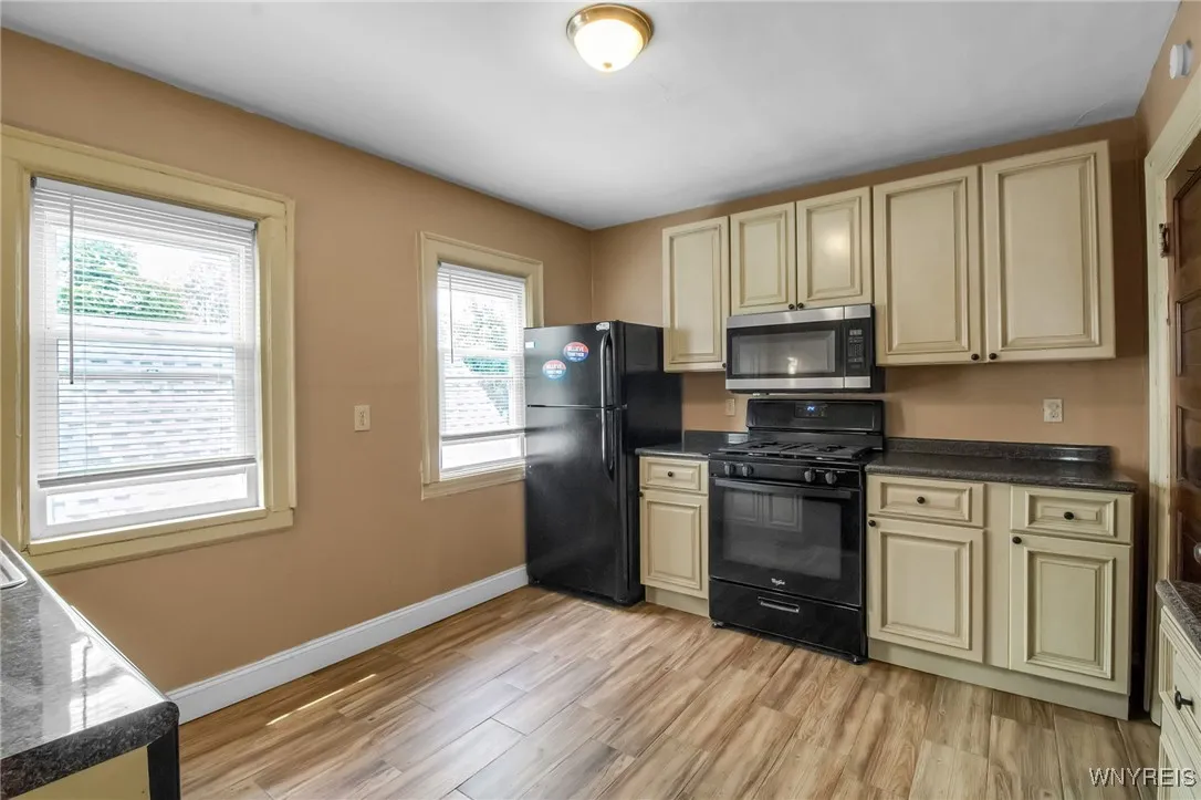 118 Auburn Avenue, Buffalo, New York 14213, Buffalo, New York 14213, 4 Bedrooms Bedrooms, ,2 BathroomsBathrooms,Residential,For Sale,118 Auburn Avenue, Buffalo, New York 14213,B1622822
