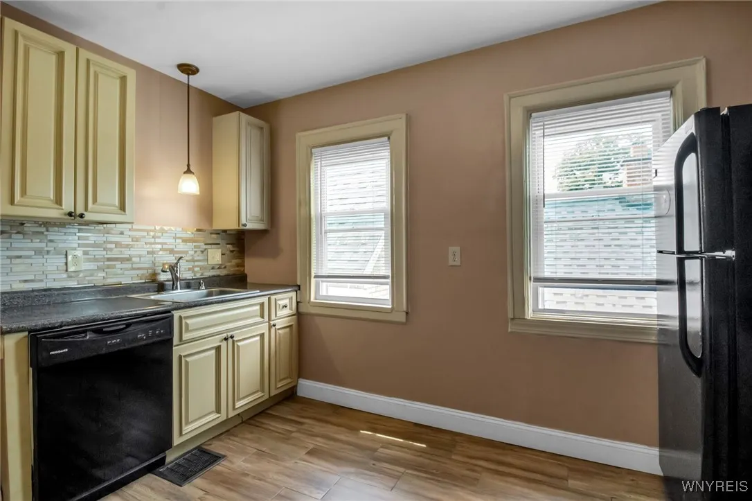 118 Auburn Avenue, Buffalo, New York 14213, Buffalo, New York 14213, 4 Bedrooms Bedrooms, ,2 BathroomsBathrooms,Residential,For Sale,118 Auburn Avenue, Buffalo, New York 14213,B1622822