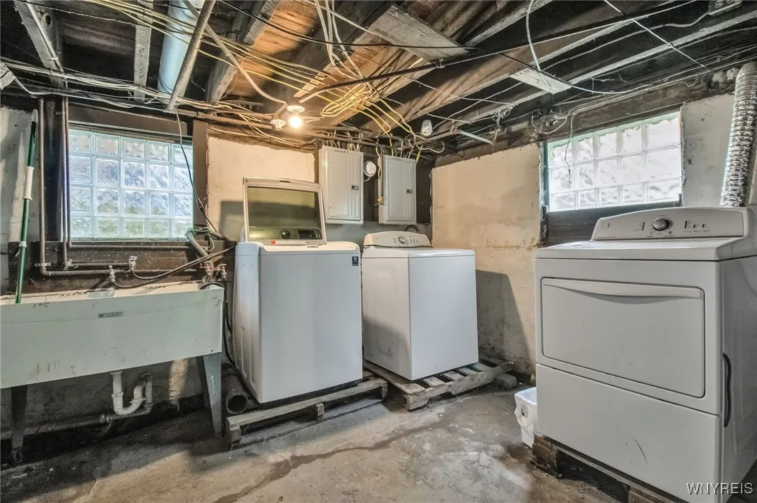 118 Auburn Avenue, Buffalo, New York 14213, Buffalo, New York 14213, 4 Bedrooms Bedrooms, ,2 BathroomsBathrooms,Residential,For Sale,118 Auburn Avenue, Buffalo, New York 14213,B1622822