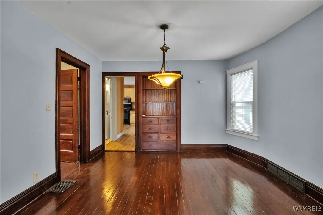 118 Auburn Avenue, Buffalo, New York 14213, Buffalo, New York 14213, 4 Bedrooms Bedrooms, ,2 BathroomsBathrooms,Residential,For Sale,118 Auburn Avenue, Buffalo, New York 14213,B1622822