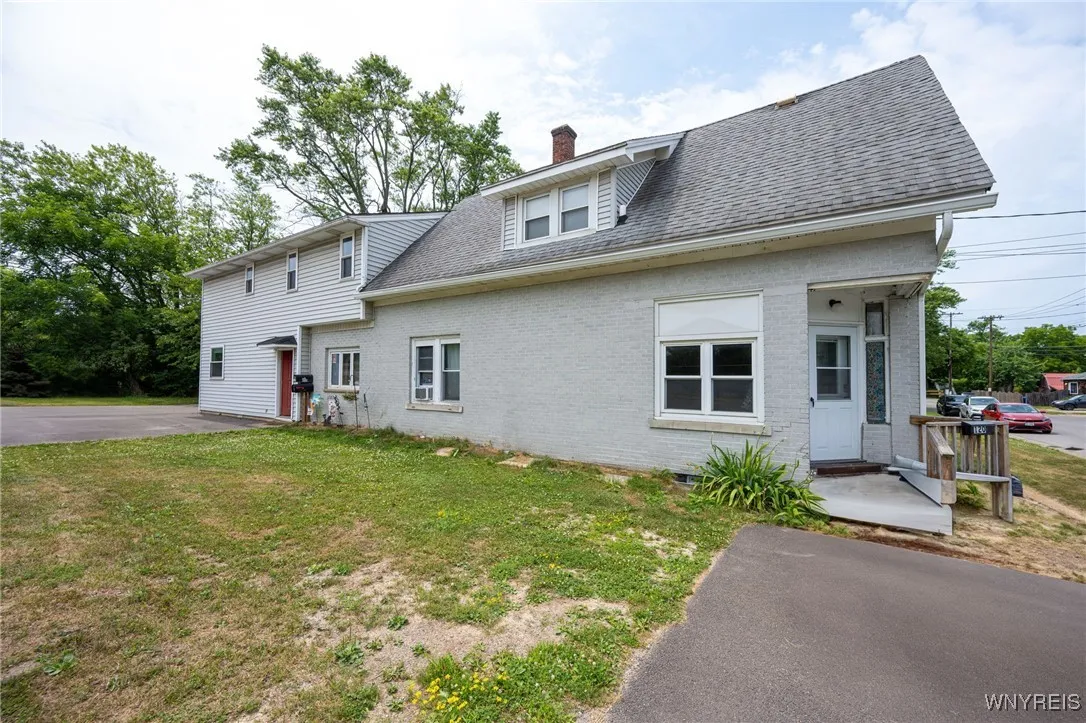 120 Maple Avenue, Hamburg, New York 14219, Hamburg, New York 14219, 6 Bedrooms Bedrooms, ,3 BathroomsBathrooms,Residential,For Sale,120 Maple Avenue, Hamburg, New York 14219,B1621876