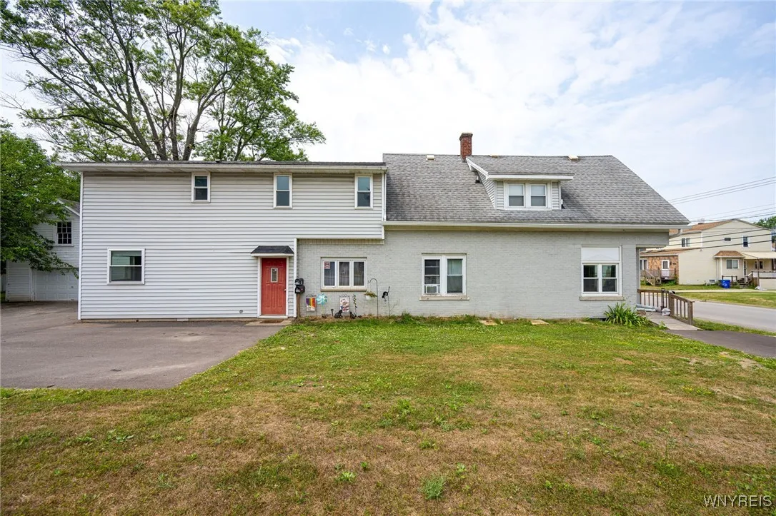 120 Maple Avenue, Hamburg, New York 14219, Hamburg, New York 14219, 6 Bedrooms Bedrooms, ,3 BathroomsBathrooms,Residential,For Sale,120 Maple Avenue, Hamburg, New York 14219,B1621876