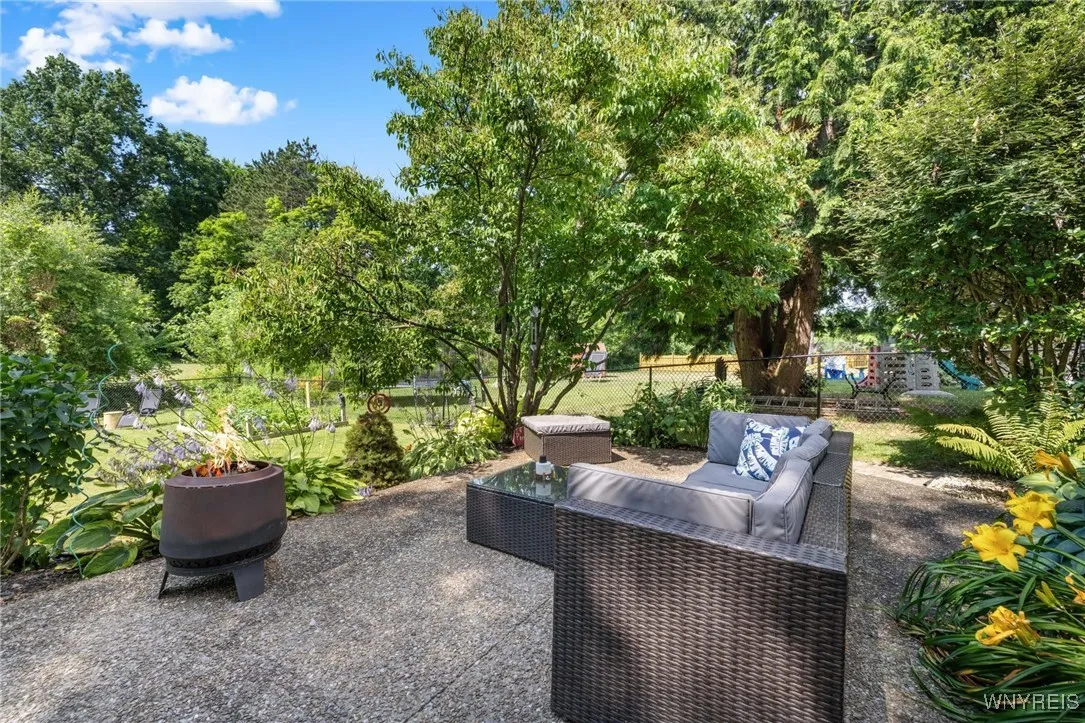 40 Torry Drive, Hamburg, New York 14075, Hamburg, New York 14075, 4 Bedrooms Bedrooms, 8 Rooms Rooms,1 BathroomBathrooms,Residential,For Sale,40 Torry Drive, Hamburg, New York 14075,B1622571
