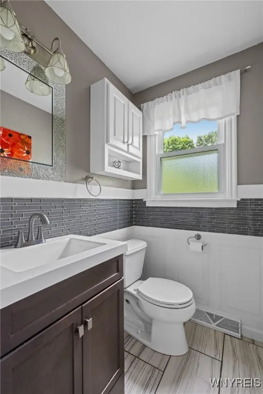40 Torry Drive, Hamburg, New York 14075, Hamburg, New York 14075, 4 Bedrooms Bedrooms, 8 Rooms Rooms,1 BathroomBathrooms,Residential,For Sale,40 Torry Drive, Hamburg, New York 14075,B1622571
