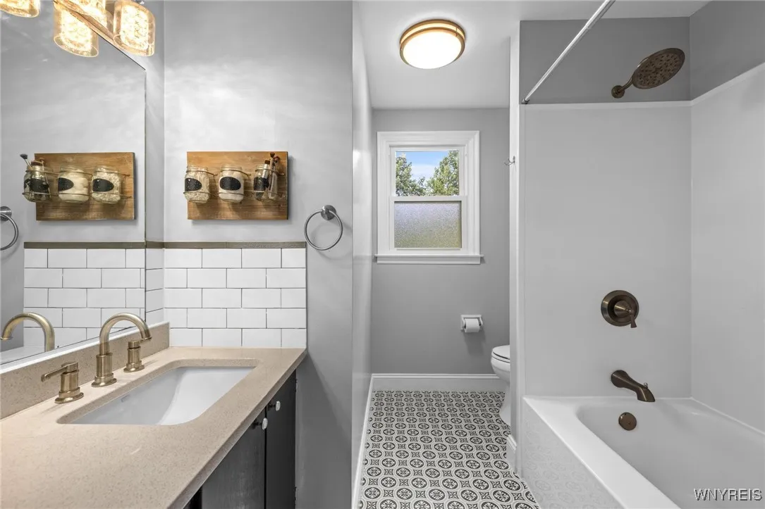 40 Torry Drive, Hamburg, New York 14075, Hamburg, New York 14075, 4 Bedrooms Bedrooms, 8 Rooms Rooms,1 BathroomBathrooms,Residential,For Sale,40 Torry Drive, Hamburg, New York 14075,B1622571