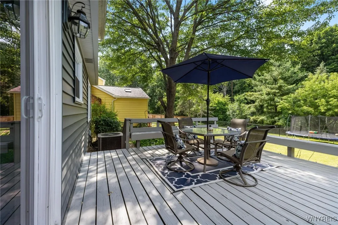 40 Torry Drive, Hamburg, New York 14075, Hamburg, New York 14075, 4 Bedrooms Bedrooms, 8 Rooms Rooms,1 BathroomBathrooms,Residential,For Sale,40 Torry Drive, Hamburg, New York 14075,B1622571