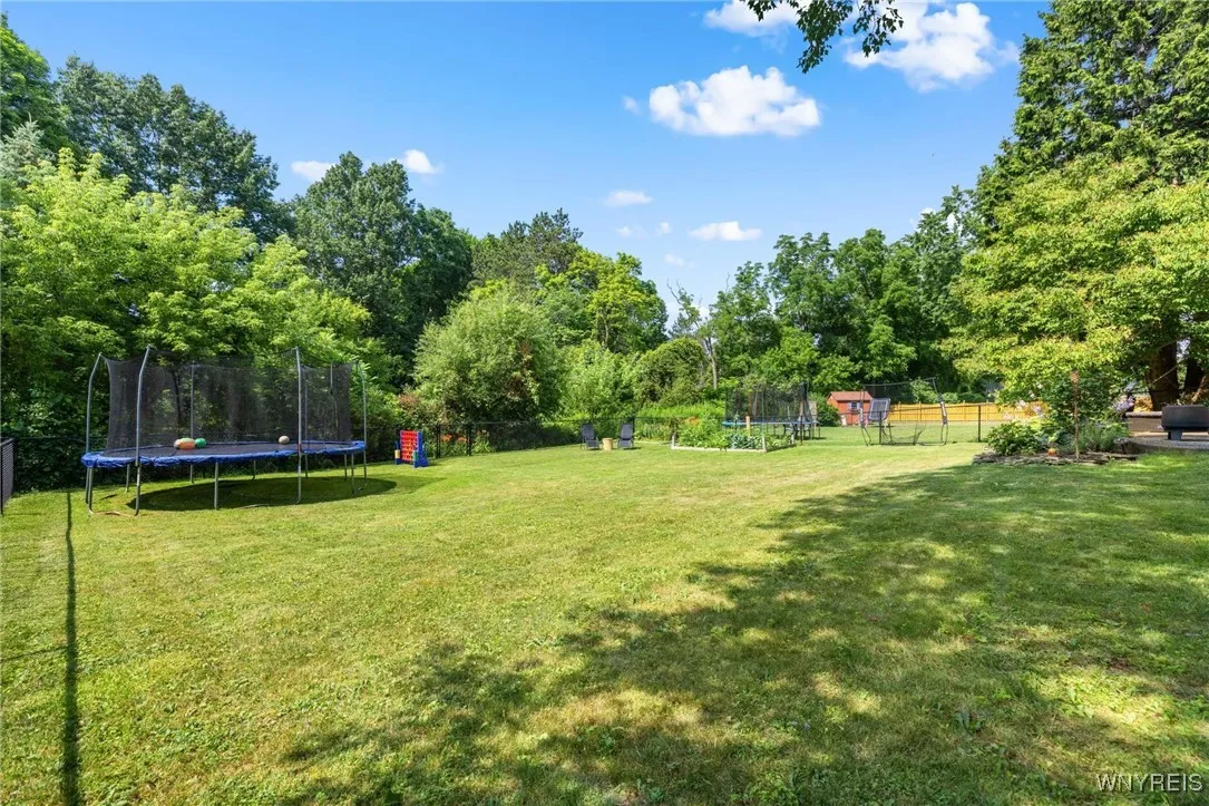 40 Torry Drive, Hamburg, New York 14075, Hamburg, New York 14075, 4 Bedrooms Bedrooms, 8 Rooms Rooms,1 BathroomBathrooms,Residential,For Sale,40 Torry Drive, Hamburg, New York 14075,B1622571