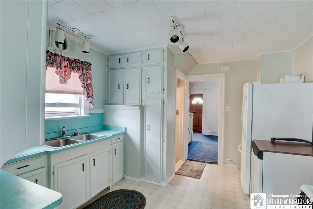 71 Hotchkiss Street, Jamestown, New York 14701, Jamestown, New York 14701, 3 Bedrooms Bedrooms, 7 Rooms Rooms,1 BathroomBathrooms,Residential,For Sale,71 Hotchkiss Street, Jamestown, New York 14701,R1620617