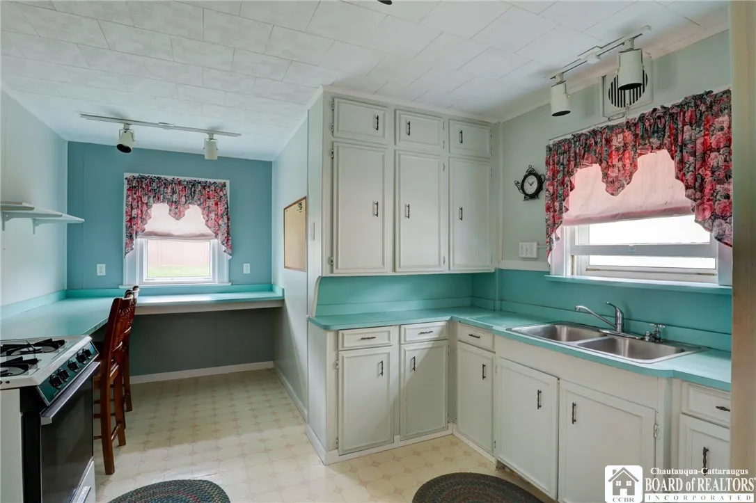 71 Hotchkiss Street, Jamestown, New York 14701, Jamestown, New York 14701, 3 Bedrooms Bedrooms, 7 Rooms Rooms,1 BathroomBathrooms,Residential,For Sale,71 Hotchkiss Street, Jamestown, New York 14701,R1620617