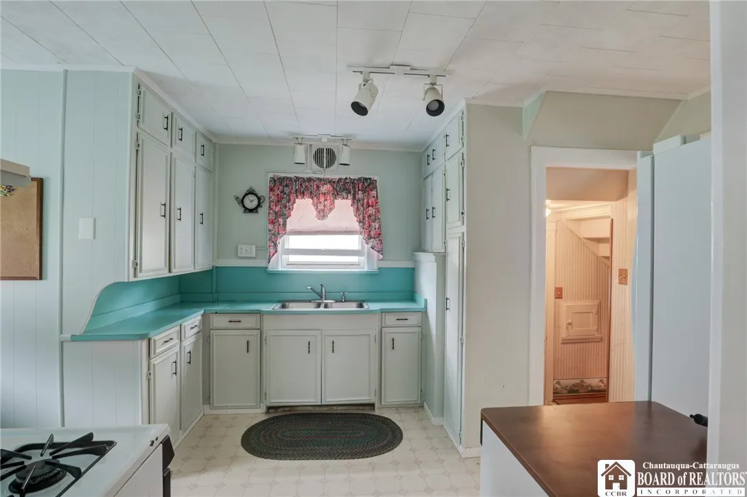 71 Hotchkiss Street, Jamestown, New York 14701, Jamestown, New York 14701, 3 Bedrooms Bedrooms, 7 Rooms Rooms,1 BathroomBathrooms,Residential,For Sale,71 Hotchkiss Street, Jamestown, New York 14701,R1620617