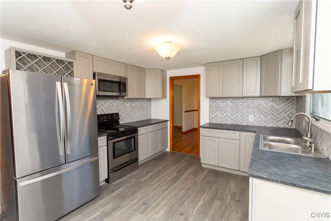 209 Pear Tree Drive, Camillus, New York 13031, Camillus, New York 13031, 4 Bedrooms Bedrooms, 13 Rooms Rooms,1 BathroomBathrooms,Residential,For Sale,209 Pear Tree Drive, Camillus, New York 13031,S1622145