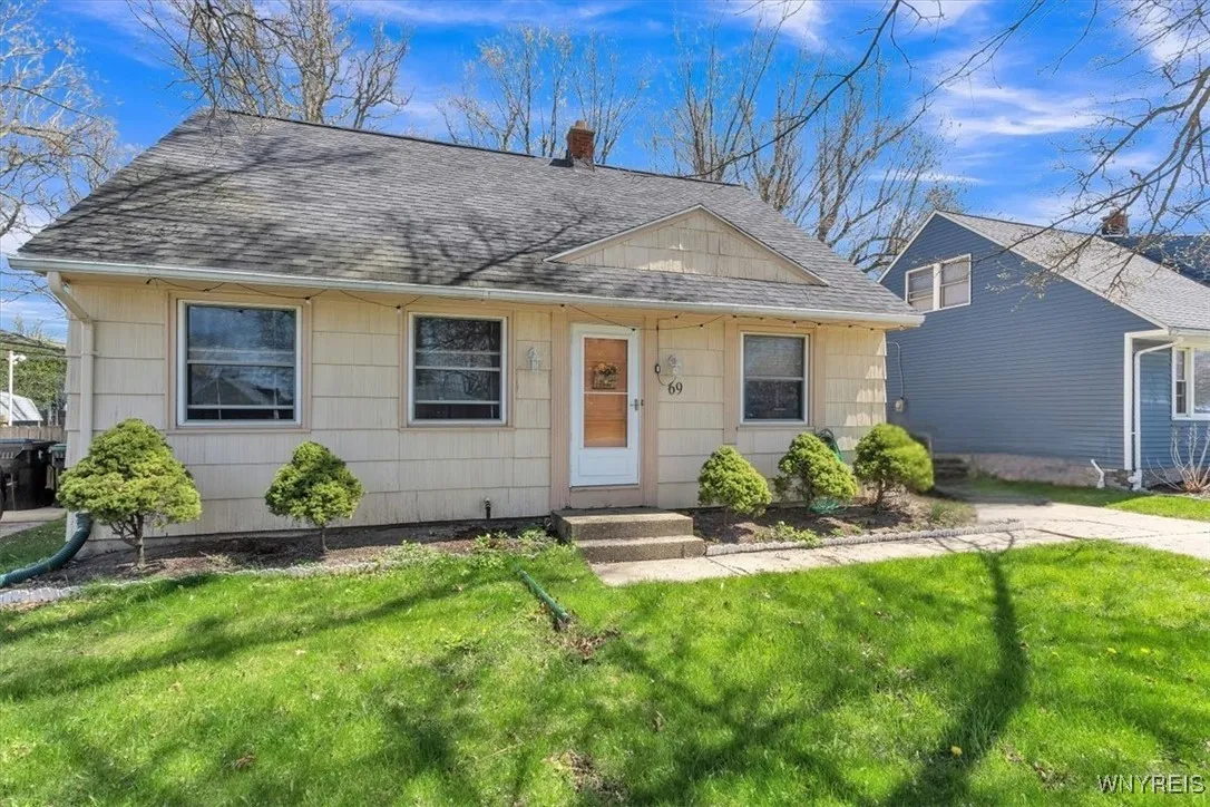 69 Ashford Avenue, Tonawanda, New York 14150, Tonawanda, New York 14150, 4 Bedrooms Bedrooms, 8 Rooms Rooms,1 BathroomBathrooms,Residential,For Sale,69 Ashford Avenue, Tonawanda, New York 14150,B1622929