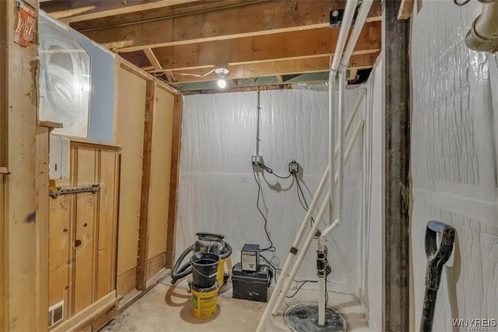 69 Ashford Avenue, Tonawanda, New York 14150, Tonawanda, New York 14150, 4 Bedrooms Bedrooms, 8 Rooms Rooms,1 BathroomBathrooms,Residential,For Sale,69 Ashford Avenue, Tonawanda, New York 14150,B1622929