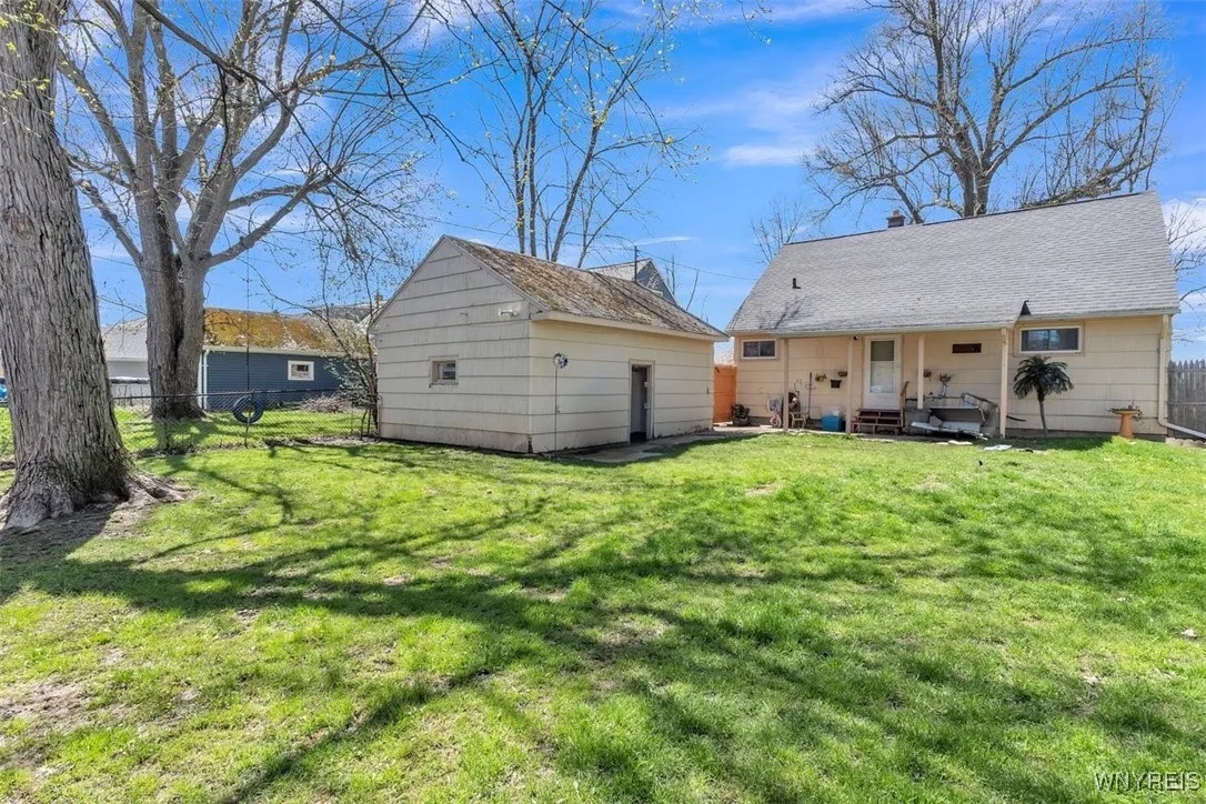 69 Ashford Avenue, Tonawanda, New York 14150, Tonawanda, New York 14150, 4 Bedrooms Bedrooms, 8 Rooms Rooms,1 BathroomBathrooms,Residential,For Sale,69 Ashford Avenue, Tonawanda, New York 14150,B1622929