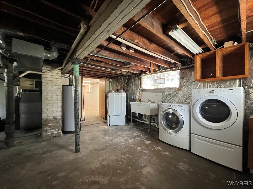 42 Argus Street, Buffalo, New York 14207, Buffalo, New York 14207, 3 Bedrooms Bedrooms, 7 Rooms Rooms,2 BathroomsBathrooms,Residential,For Sale,42 Argus Street, Buffalo, New York 14207,B1621847