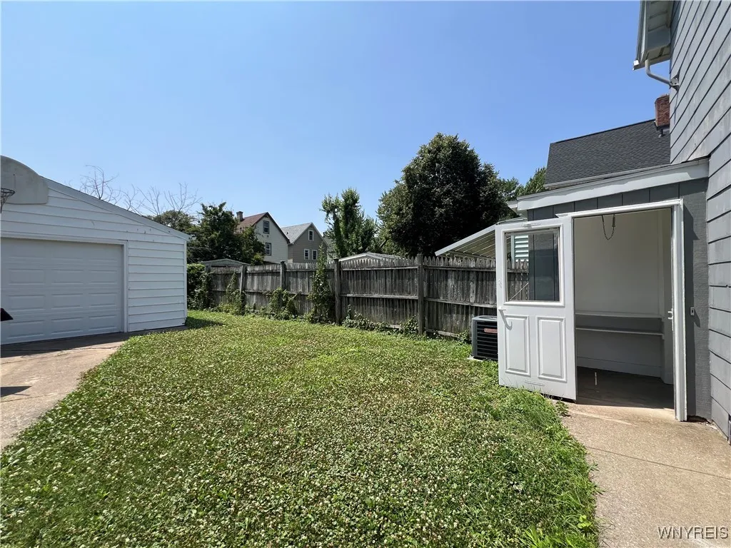42 Argus Street, Buffalo, New York 14207, Buffalo, New York 14207, 3 Bedrooms Bedrooms, 7 Rooms Rooms,2 BathroomsBathrooms,Residential,For Sale,42 Argus Street, Buffalo, New York 14207,B1621847