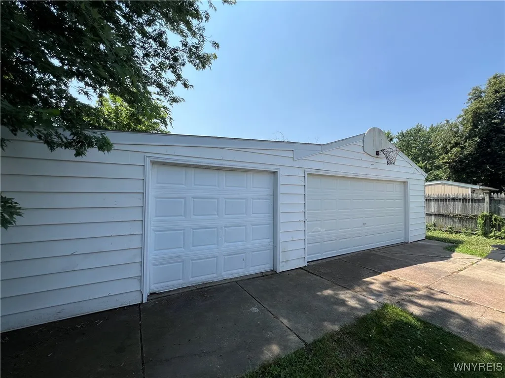42 Argus Street, Buffalo, New York 14207, Buffalo, New York 14207, 3 Bedrooms Bedrooms, 7 Rooms Rooms,2 BathroomsBathrooms,Residential,For Sale,42 Argus Street, Buffalo, New York 14207,B1621847