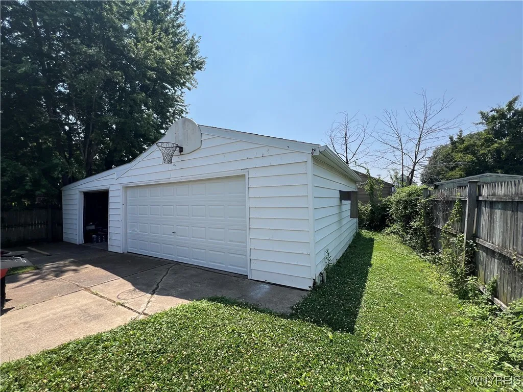 42 Argus Street, Buffalo, New York 14207, Buffalo, New York 14207, 3 Bedrooms Bedrooms, 7 Rooms Rooms,2 BathroomsBathrooms,Residential,For Sale,42 Argus Street, Buffalo, New York 14207,B1621847