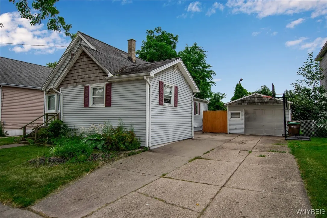 43 Boll Street, Cheektowaga, New York 14212, Cheektowaga, New York 14212, 4 Bedrooms Bedrooms, 7 Rooms Rooms,1 BathroomBathrooms,Residential,For Sale,43 Boll Street, Cheektowaga, New York 14212,B1622899