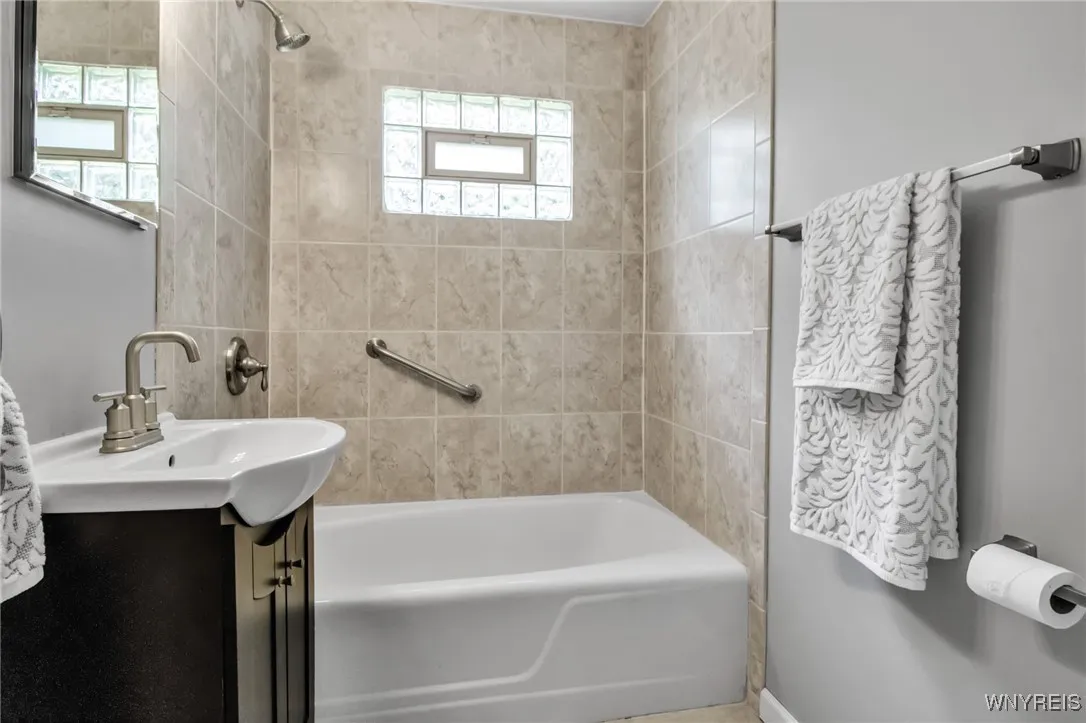 6599 Jewett Holmwood Road, Orchard Park, New York, Orchard Park, New York 14127, 4 Bedrooms Bedrooms, 9 Rooms Rooms,2 BathroomsBathrooms,Residential,For Sale,6599 Jewett Holmwood Road, Orchard Park, New York ,B1622395