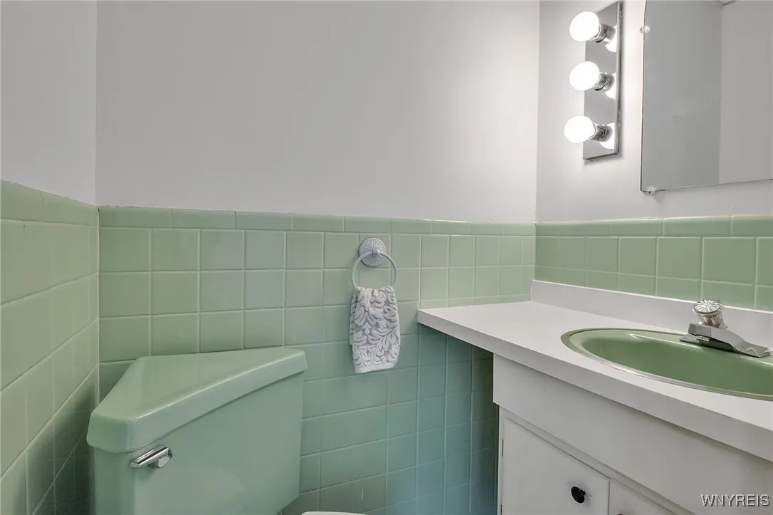 6599 Jewett Holmwood Road, Orchard Park, New York, Orchard Park, New York 14127, 4 Bedrooms Bedrooms, ,3 BathroomsBathrooms,Residential,For Sale,6599 Jewett Holmwood Road, Orchard Park, New York ,B1622397