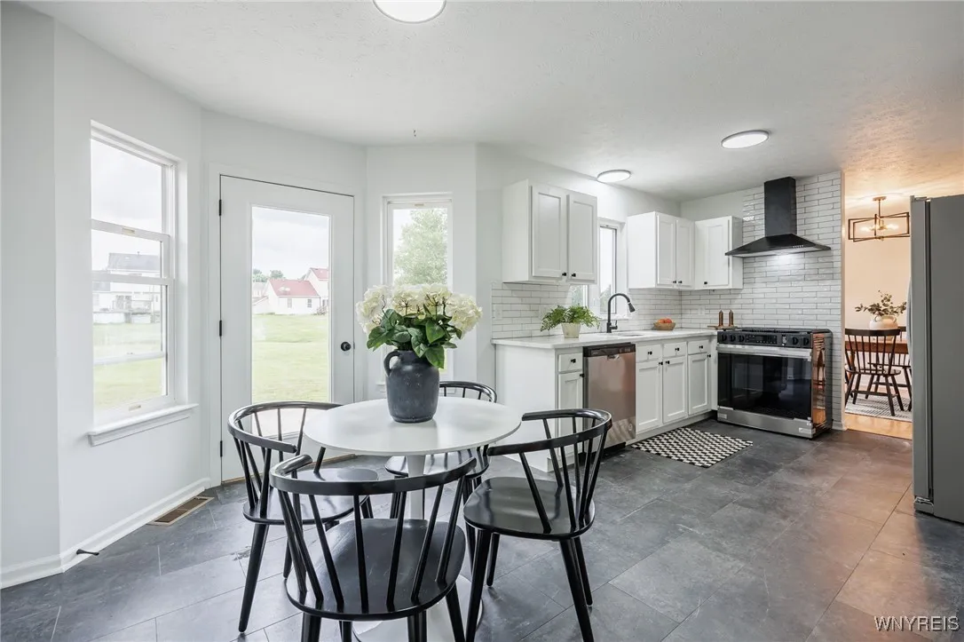76 Alverstone Way, Henrietta, New York 14586, Henrietta, New York 14586, 3 Bedrooms Bedrooms, 8 Rooms Rooms,1 BathroomBathrooms,Residential,For Sale,76 Alverstone Way, Henrietta, New York 14586,B1622919