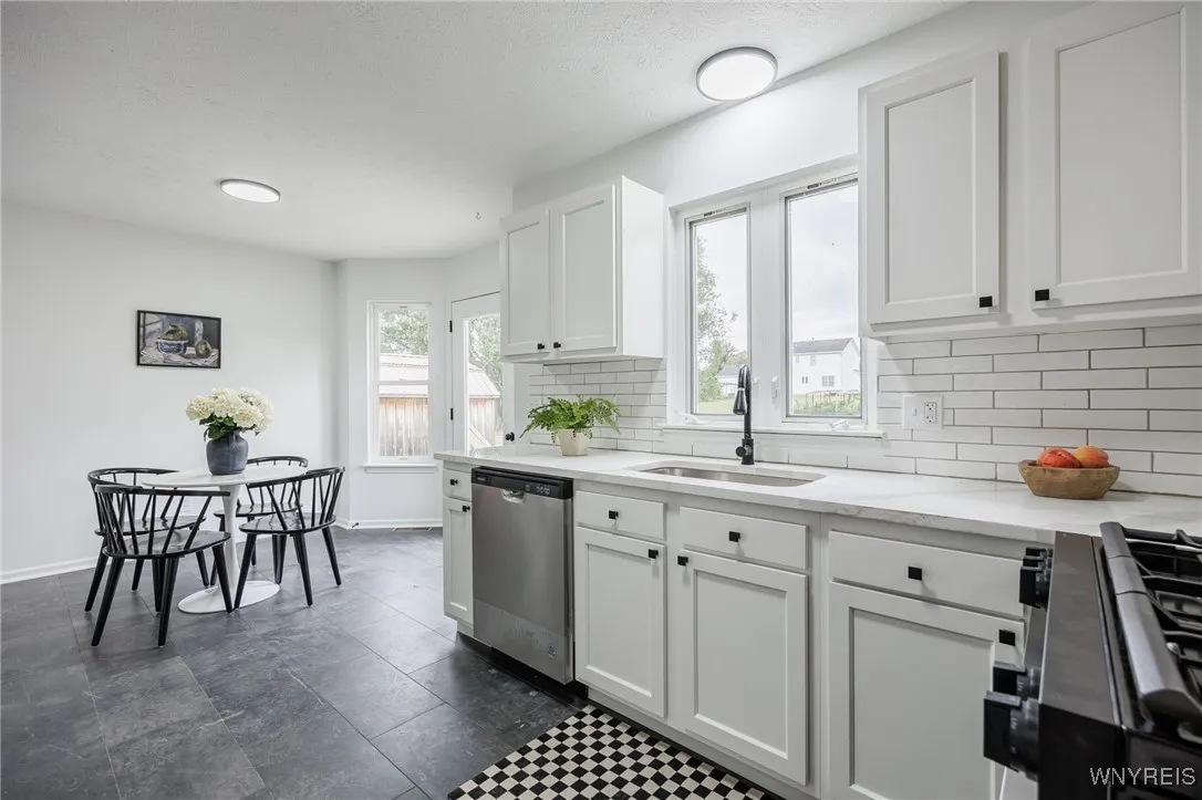 76 Alverstone Way, Henrietta, New York 14586, Henrietta, New York 14586, 3 Bedrooms Bedrooms, 8 Rooms Rooms,1 BathroomBathrooms,Residential,For Sale,76 Alverstone Way, Henrietta, New York 14586,B1622919