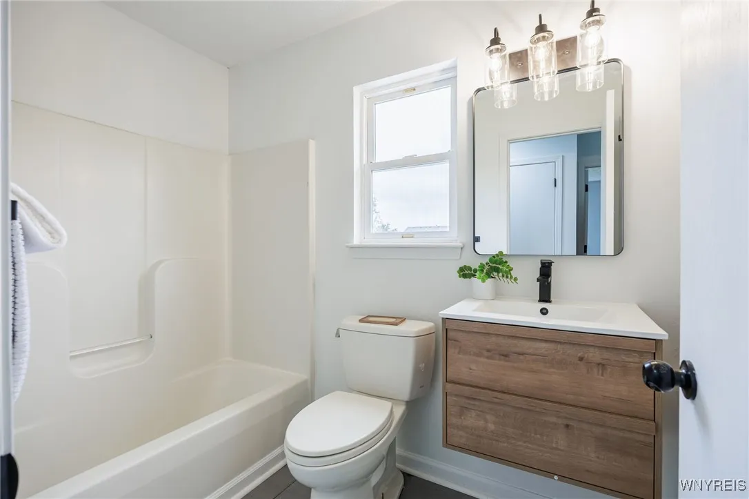 76 Alverstone Way, Henrietta, New York 14586, Henrietta, New York 14586, 3 Bedrooms Bedrooms, 8 Rooms Rooms,1 BathroomBathrooms,Residential,For Sale,76 Alverstone Way, Henrietta, New York 14586,B1622919