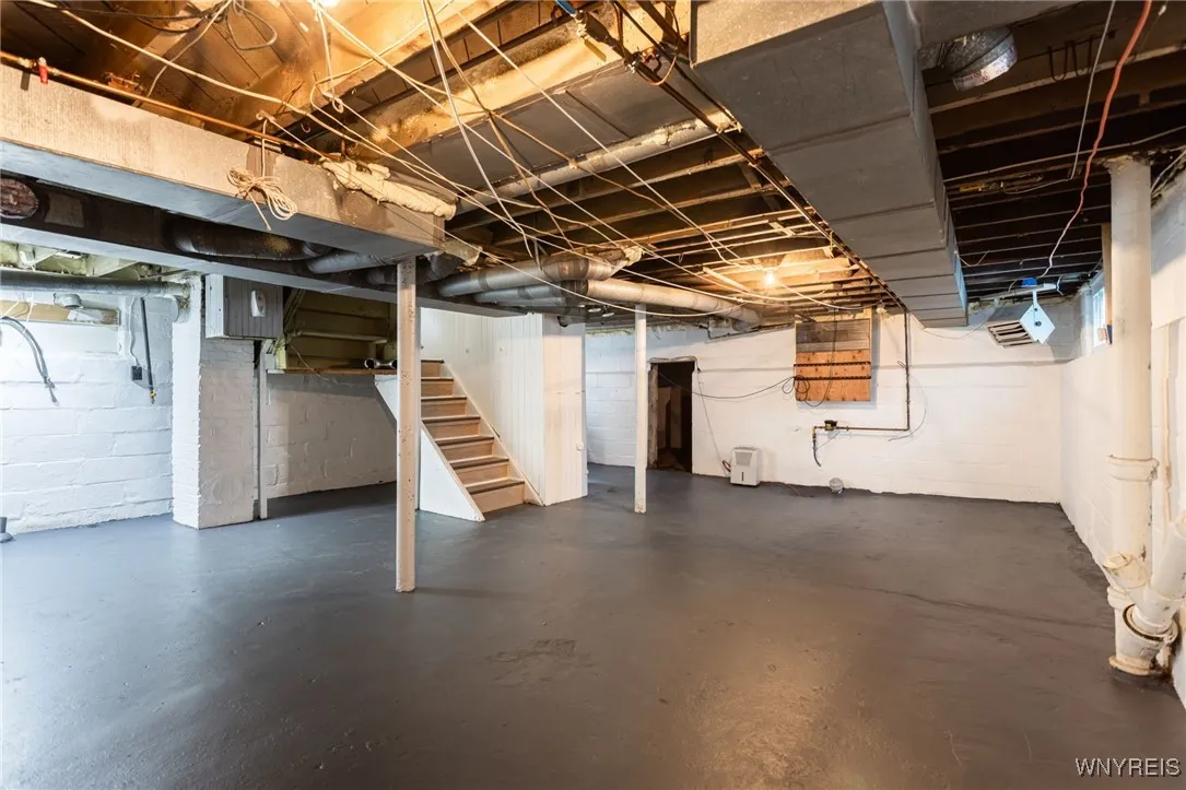 377 Electric Avenue, Rochester, New York 14613, Rochester, New York 14613, 4 Bedrooms Bedrooms, 9 Rooms Rooms,1 BathroomBathrooms,Residential,For Sale,377 Electric Avenue, Rochester, New York 14613,B1622399