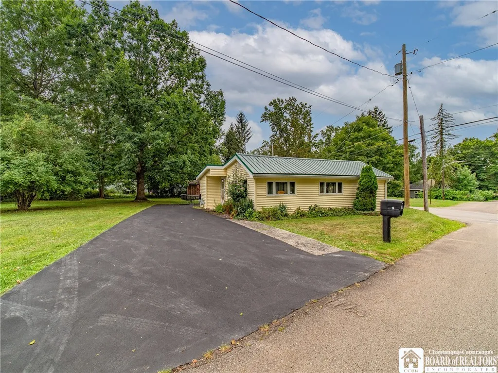 15 Gifford Avenue, Busti, New York 14750, Busti, New York 14750, 1 Bedroom Bedrooms, 3 Rooms Rooms,1 BathroomBathrooms,Residential,For Sale,15 Gifford Avenue, Busti, New York 14750,0,R1619149