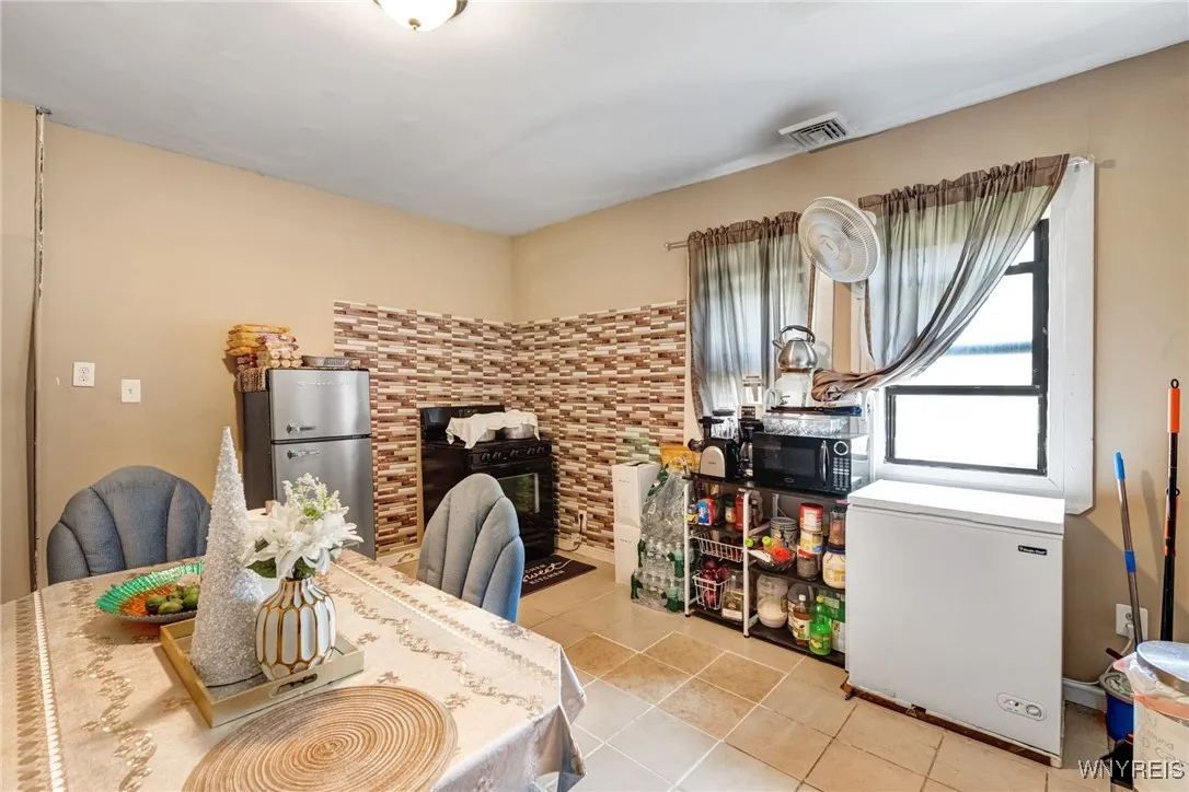 38 Sobieski Street, Buffalo, New York 14212, Buffalo, New York 14212, 5 Bedrooms Bedrooms, ,3 BathroomsBathrooms,Residential,For Sale,38 Sobieski Street, Buffalo, New York 14212,B1622920