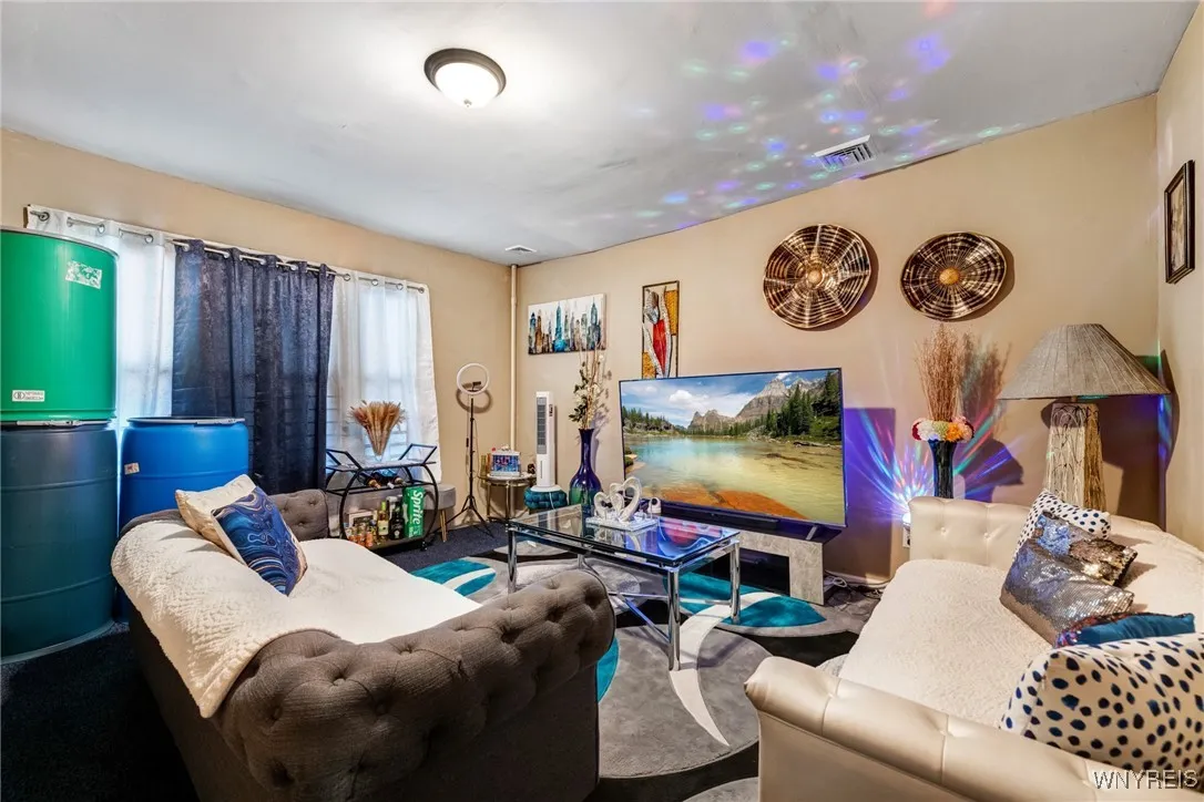 38 Sobieski Street, Buffalo, New York 14212, Buffalo, New York 14212, 5 Bedrooms Bedrooms, ,3 BathroomsBathrooms,Residential,For Sale,38 Sobieski Street, Buffalo, New York 14212,B1622920