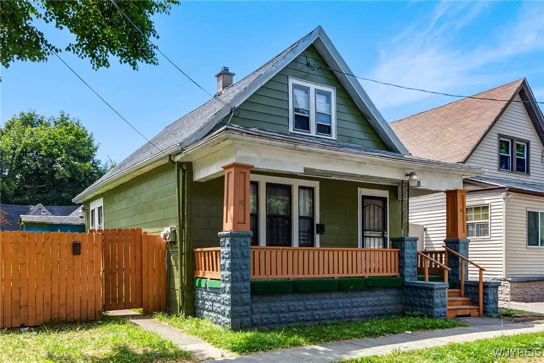 38 Sobieski Street, Buffalo, New York 14212, Buffalo, New York 14212, 5 Bedrooms Bedrooms, ,3 BathroomsBathrooms,Residential,For Sale,38 Sobieski Street, Buffalo, New York 14212,B1622920