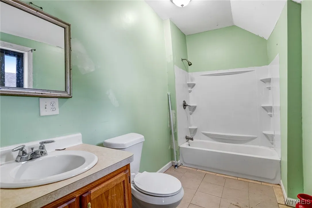 38 Sobieski Street, Buffalo, New York 14212, Buffalo, New York 14212, 5 Bedrooms Bedrooms, ,3 BathroomsBathrooms,Residential,For Sale,38 Sobieski Street, Buffalo, New York 14212,B1622920
