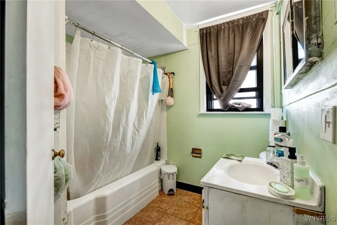 38 Sobieski Street, Buffalo, New York 14212, Buffalo, New York 14212, 5 Bedrooms Bedrooms, ,3 BathroomsBathrooms,Residential,For Sale,38 Sobieski Street, Buffalo, New York 14212,B1622920