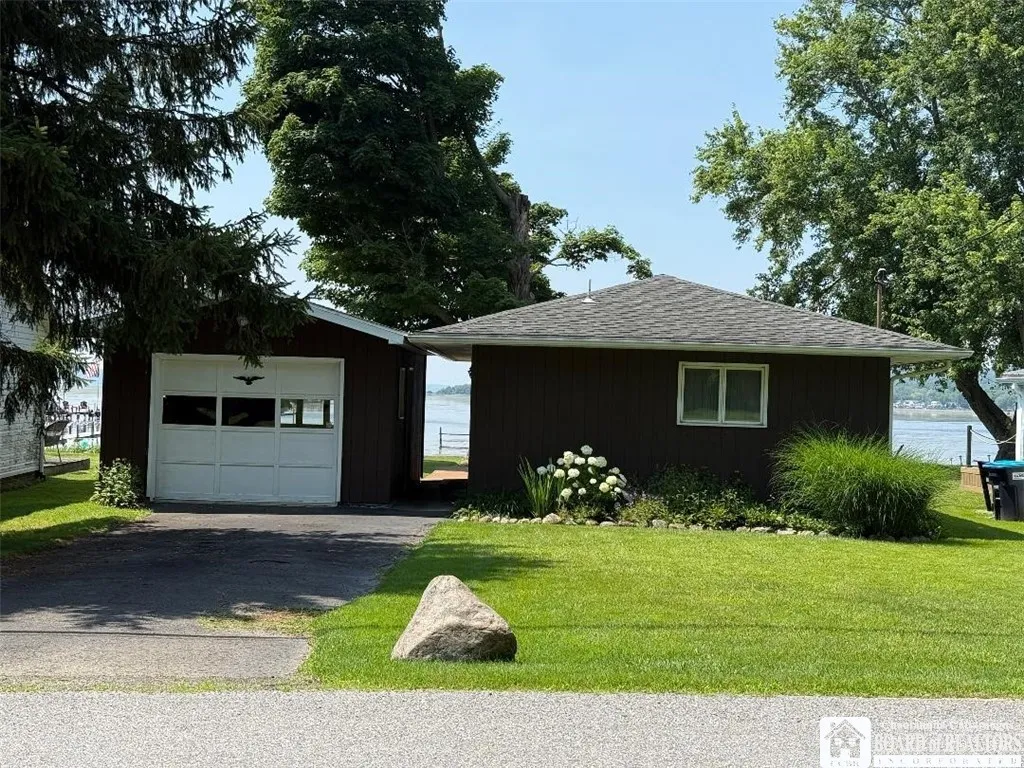 141 Longview Avenue, Ellicott, New York 14701, Ellicott, New York 14701, 1 Bedroom Bedrooms, 4 Rooms Rooms,1 BathroomBathrooms,Residential,For Sale,141 Longview Avenue, Ellicott, New York 14701,R1622194