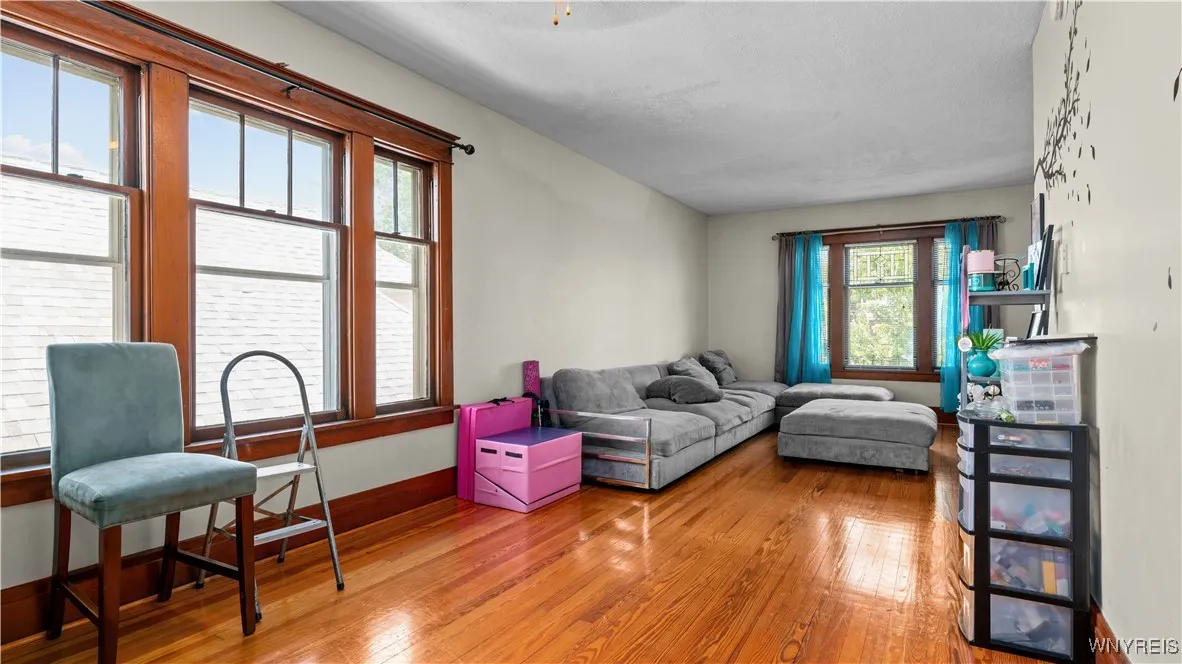 46 Alexander Avenue, Cheektowaga, New York 14211, Cheektowaga, New York 14211, 4 Bedrooms Bedrooms, ,2 BathroomsBathrooms,Residential,For Sale,46 Alexander Avenue, Cheektowaga, New York 14211,B1622961