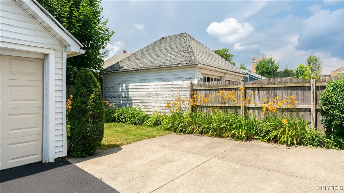 46 Alexander Avenue, Cheektowaga, New York 14211, Cheektowaga, New York 14211, 4 Bedrooms Bedrooms, ,2 BathroomsBathrooms,Residential,For Sale,46 Alexander Avenue, Cheektowaga, New York 14211,B1622961