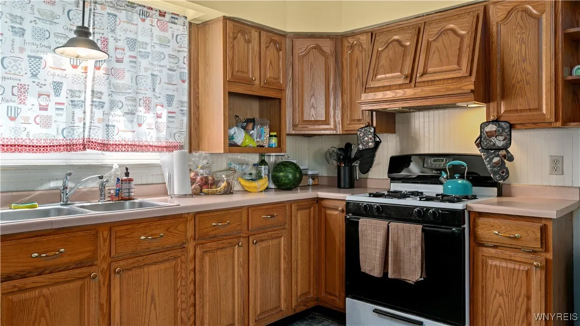 46 Alexander Avenue, Cheektowaga, New York 14211, Cheektowaga, New York 14211, 4 Bedrooms Bedrooms, ,2 BathroomsBathrooms,Residential,For Sale,46 Alexander Avenue, Cheektowaga, New York 14211,B1622961
