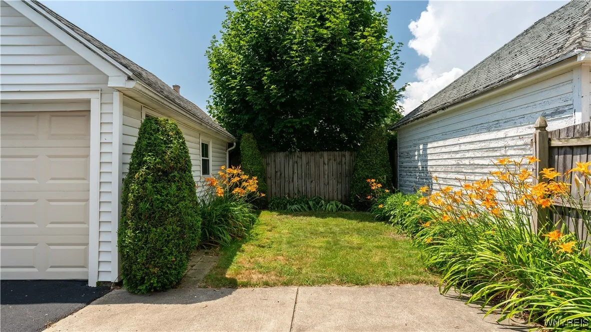 46 Alexander Avenue, Cheektowaga, New York 14211, Cheektowaga, New York 14211, 4 Bedrooms Bedrooms, ,2 BathroomsBathrooms,Residential,For Sale,46 Alexander Avenue, Cheektowaga, New York 14211,B1622961