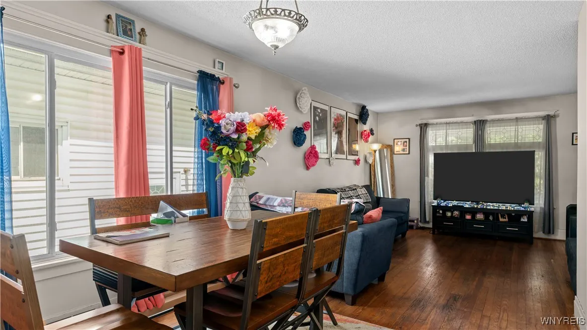46 Alexander Avenue, Cheektowaga, New York 14211, Cheektowaga, New York 14211, 4 Bedrooms Bedrooms, ,2 BathroomsBathrooms,Residential,For Sale,46 Alexander Avenue, Cheektowaga, New York 14211,B1622961