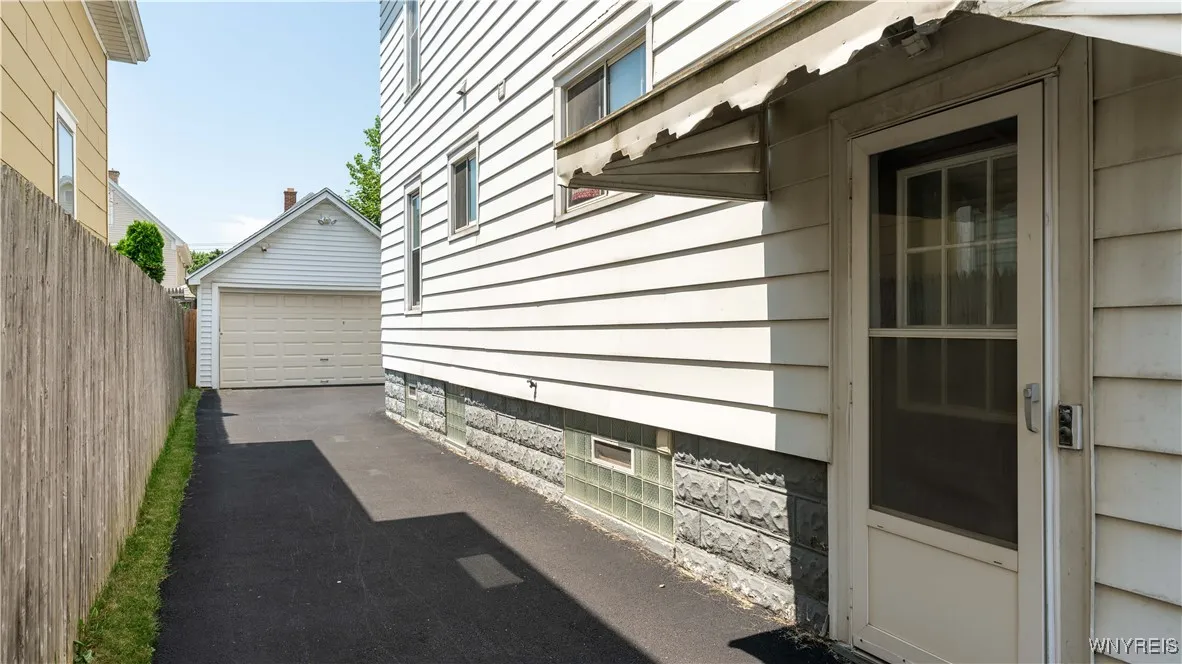 46 Alexander Avenue, Cheektowaga, New York 14211, Cheektowaga, New York 14211, 4 Bedrooms Bedrooms, ,2 BathroomsBathrooms,Residential,For Sale,46 Alexander Avenue, Cheektowaga, New York 14211,B1622961