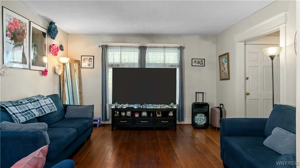 46 Alexander Avenue, Cheektowaga, New York 14211, Cheektowaga, New York 14211, 4 Bedrooms Bedrooms, ,2 BathroomsBathrooms,Residential,For Sale,46 Alexander Avenue, Cheektowaga, New York 14211,B1622961