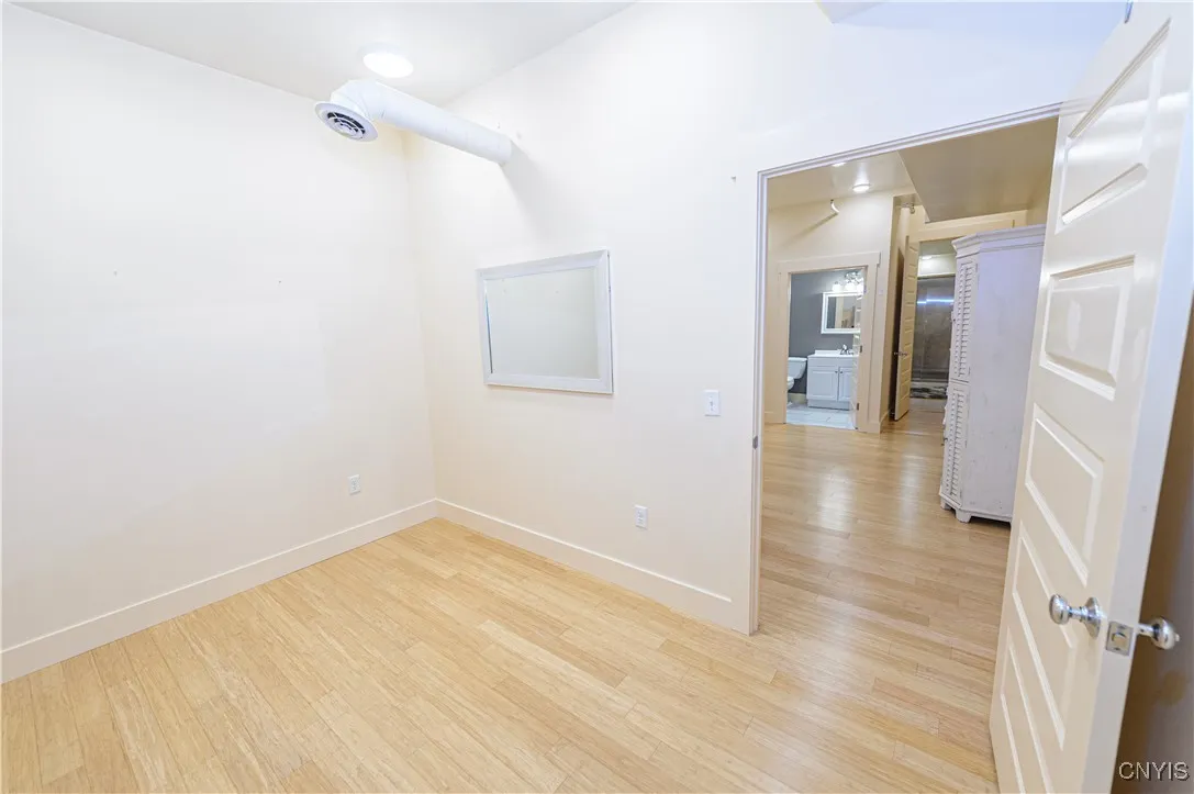 435 South Warren Street 2, Syracuse, New York 1320, Syracuse, New York 13202, 1 Bedroom Bedrooms, 12 Rooms Rooms,2 BathroomsBathrooms,Residential Lease,For Rent,435 South Warren Street 2, Syracuse, New York 1320,S1622872