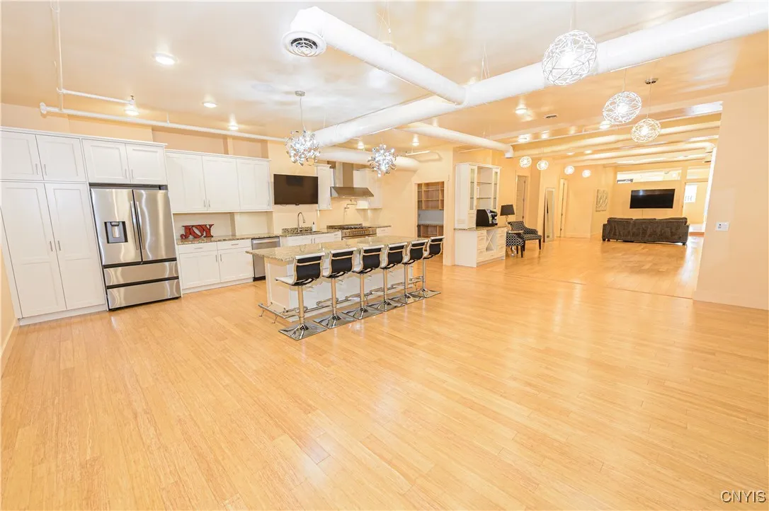 435 South Warren Street 2, Syracuse, New York 1320, Syracuse, New York 13202, 1 Bedroom Bedrooms, 12 Rooms Rooms,2 BathroomsBathrooms,Residential Lease,For Rent,435 South Warren Street 2, Syracuse, New York 1320,S1622872