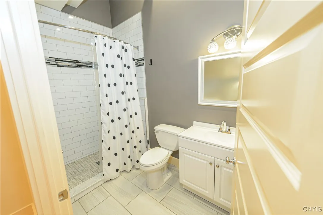 435 South Warren Street 2, Syracuse, New York 1320, Syracuse, New York 13202, 1 Bedroom Bedrooms, 12 Rooms Rooms,2 BathroomsBathrooms,Residential Lease,For Rent,435 South Warren Street 2, Syracuse, New York 1320,S1622872