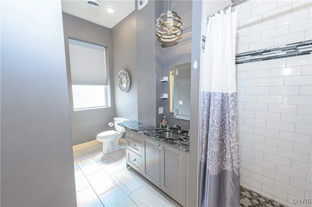 435 South Warren Street 2, Syracuse, New York 1320, Syracuse, New York 13202, 1 Bedroom Bedrooms, 12 Rooms Rooms,2 BathroomsBathrooms,Residential Lease,For Rent,435 South Warren Street 2, Syracuse, New York 1320,S1622872