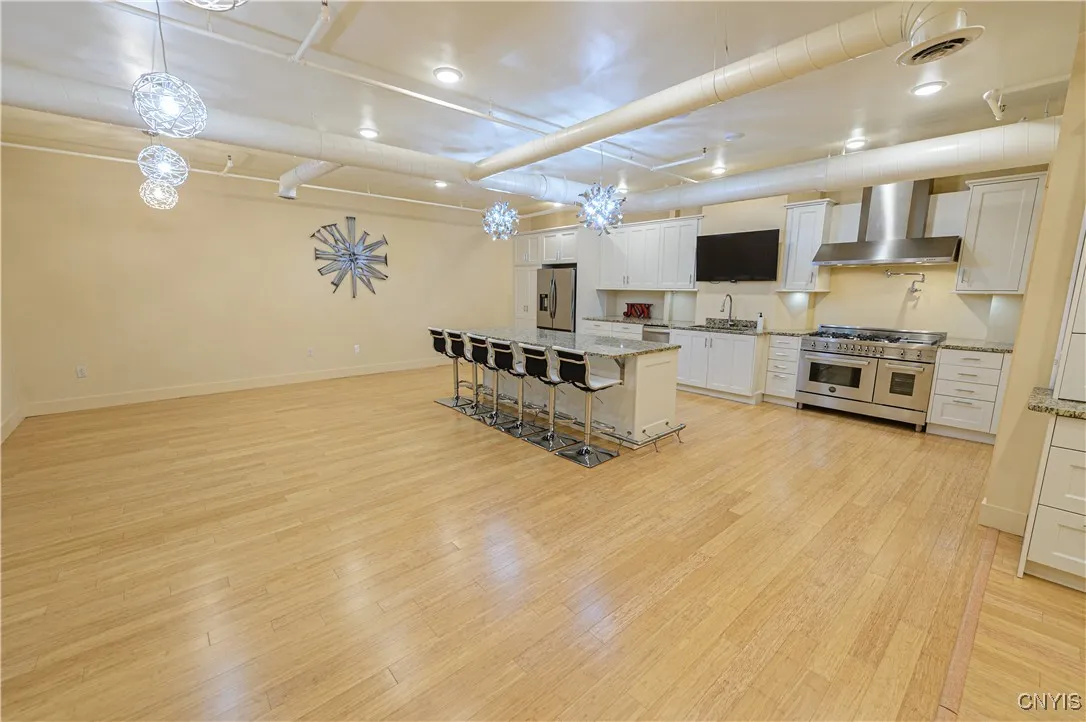 435 South Warren Street 2, Syracuse, New York 1320, Syracuse, New York 13202, 1 Bedroom Bedrooms, 12 Rooms Rooms,2 BathroomsBathrooms,Residential Lease,For Rent,435 South Warren Street 2, Syracuse, New York 1320,S1622872