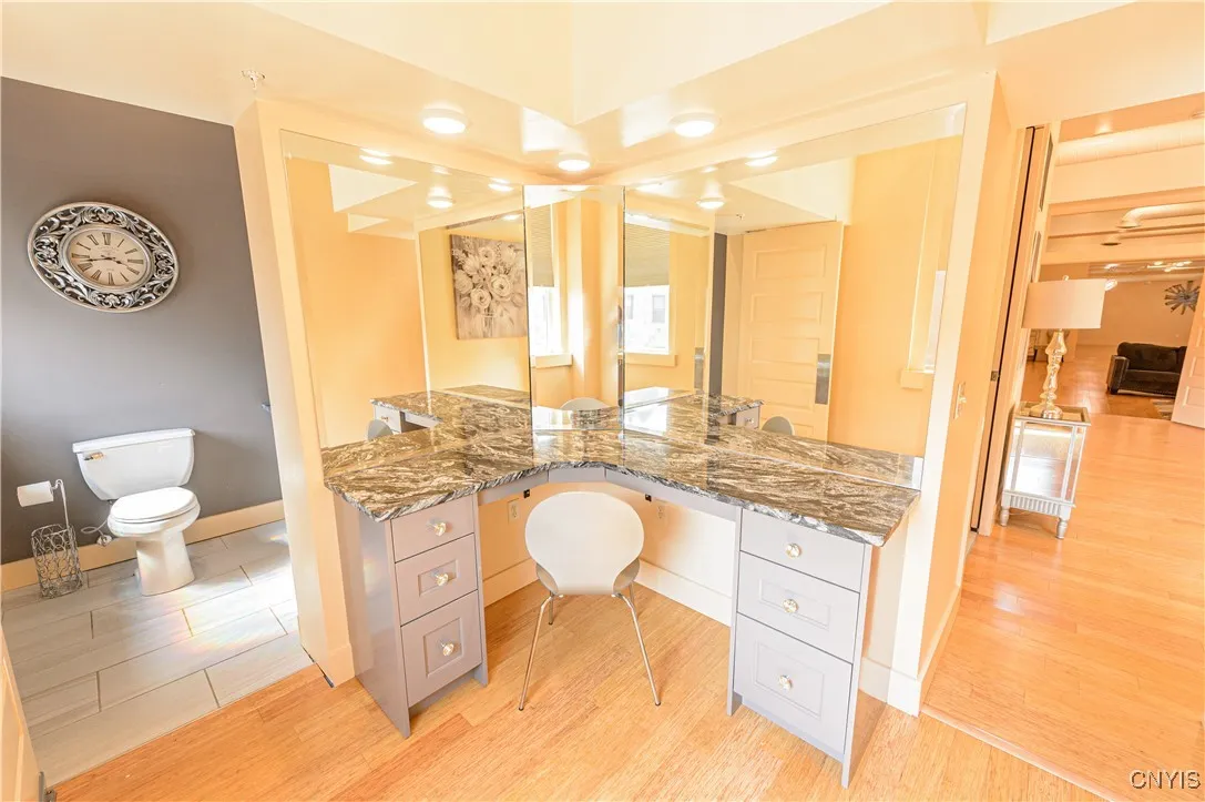 435 South Warren Street 2, Syracuse, New York 1320, Syracuse, New York 13202, 1 Bedroom Bedrooms, 12 Rooms Rooms,2 BathroomsBathrooms,Residential Lease,For Rent,435 South Warren Street 2, Syracuse, New York 1320,S1622872