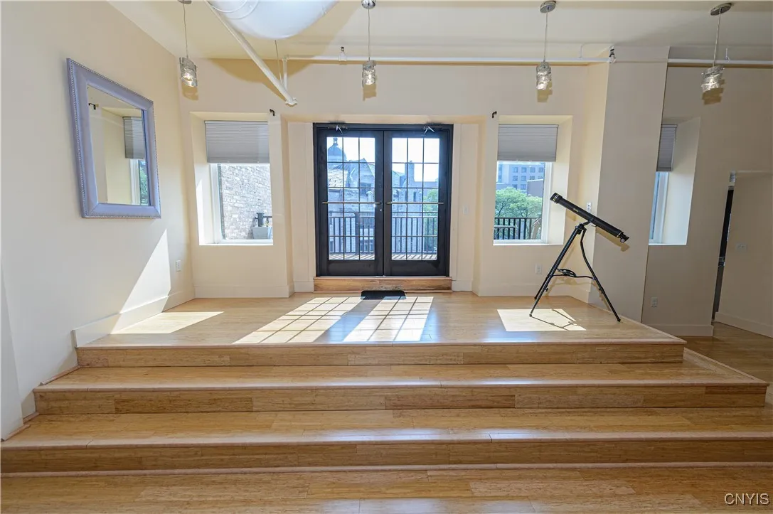 435 South Warren Street 2, Syracuse, New York 1320, Syracuse, New York 13202, 1 Bedroom Bedrooms, 12 Rooms Rooms,2 BathroomsBathrooms,Residential Lease,For Rent,435 South Warren Street 2, Syracuse, New York 1320,S1622872